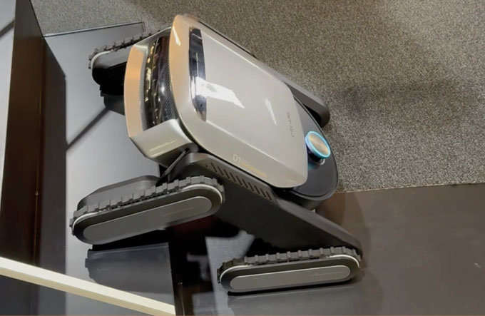 Cyper_X_Staubsaugerroboter_Dreame_IFA_2025 Dreame bei der IFA 2025 mit ihrem treppensteigenden Saugroboter Cyper X