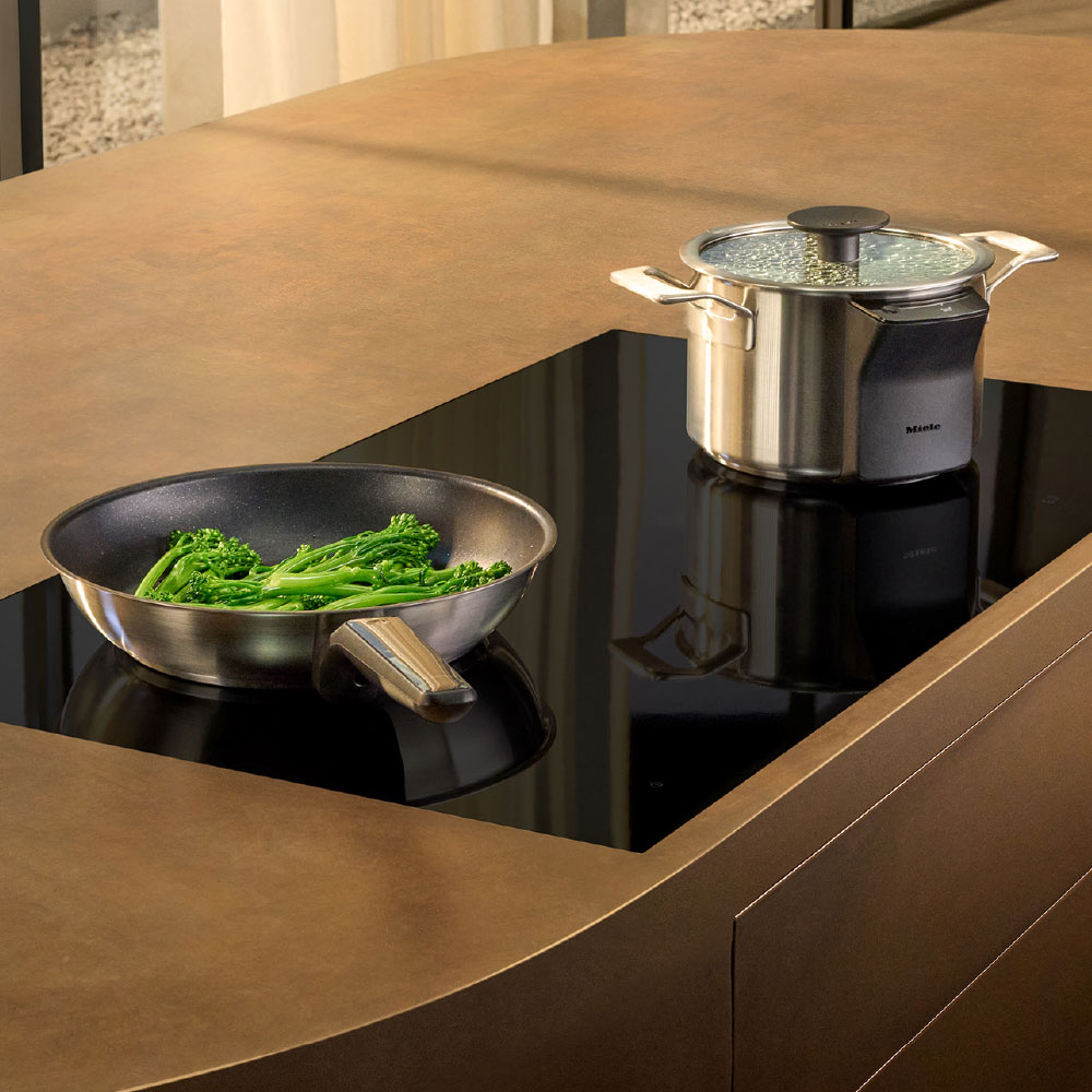 Miele_M-Sense_KI_Toepfe_Pfannen_IFA_2025_1000x1000 Miele bei der IFA 2025 mit ihren M Sense KI Kochsystem Töpfen und Pfannen © Miele